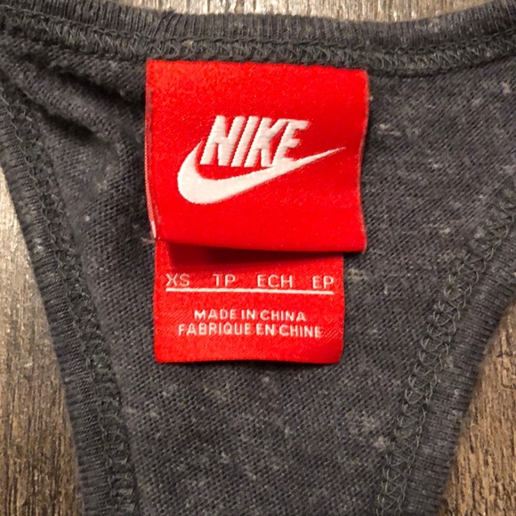Women’s Nike tank - Picture 2 of 2
